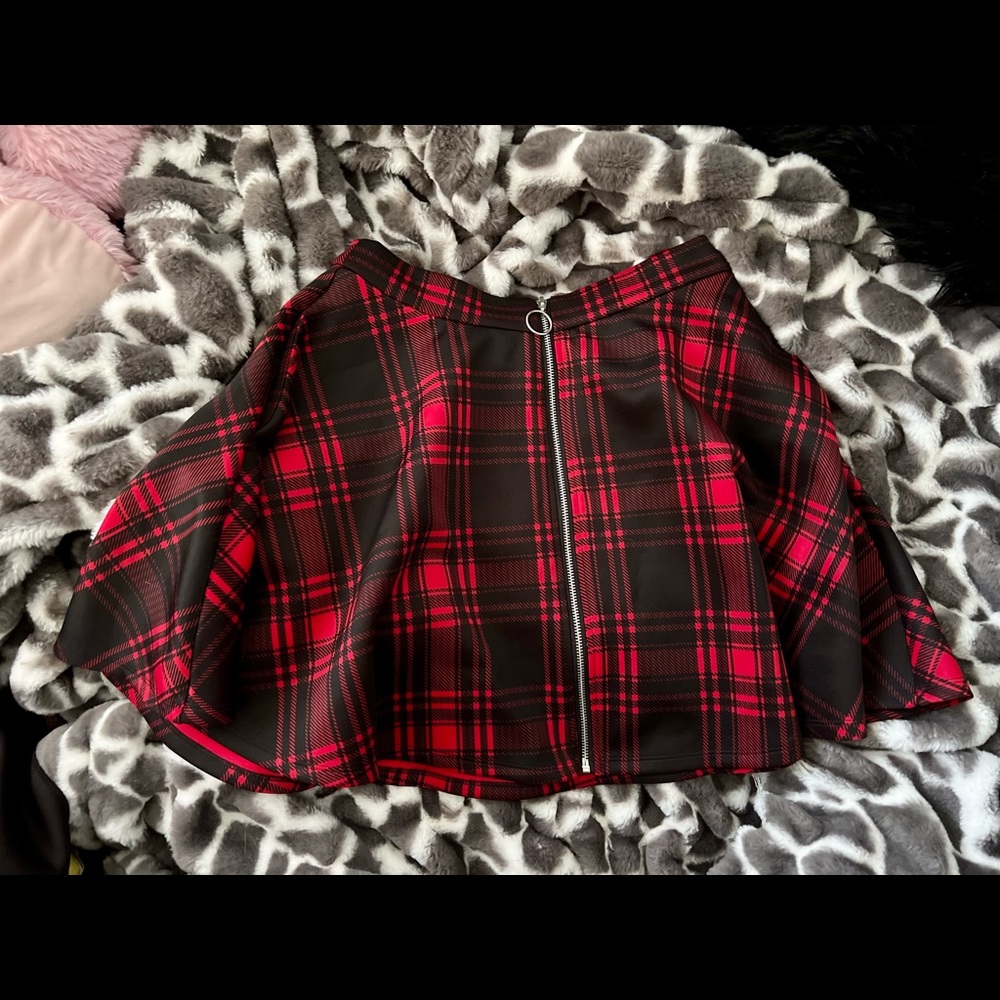Zip-Up Plaid Skirt 🥀